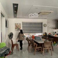 Bán Căn Biệt Thự 200M2 Có Thang Máy Đường Lê Hồng Phong, Ngô Quyền. Liên Hệ: 0986351619