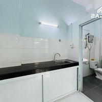 Phòng Giá Rẻ, Rộng 30M2, Sẵn Nội Thất Cơ Bản Ngay Nguyễn Thái Sơn - Phan Văn Trị