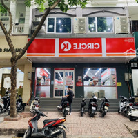 Cho Thuê Nhà Mặt Phố Hàng Bạc, Giá Bán 200 Triệu, Diện Tích 100M2 Vị Trí Đông Đúc Khách Du Lịch Qua Lại