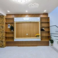 Nhà Vip - Phân Lô - Ô Tô Đỗ Cửa - Đẹp Long Lanh - 15,5 Tỷ - Phố Hoàng Cầu