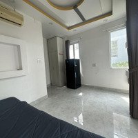 Hhmg 40 - 70, Phòng Balcon To Mới Keng, 20M2, Full Nt, Tách Bếp, Ngay Cách Mạng Tháng 8, Q. 3