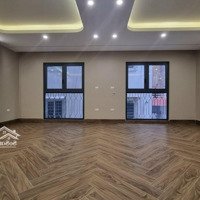 Cho Thuê Nhà Nguyên Căn Mới Hiện Đại Ngõ 555 Kim Mã.diện Tích80M2 X 5 Tầng,Mặt Tiền6M. Giá 30 Triệu/Th