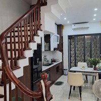 Nhà Đẹp Đống Đa - Ngõ Phân Lô - Ô Tô Đỗ Cổng - 2 Thoáng - Ô Chờ Thang Máy - Ở Sướng 60M2 Chỉ 12 Tỷ.