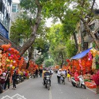 Chính Chủ Cho Thuê Nhà Mặt Phố Hàng Mã, Hoàn Kiếm. Nhà 5 Tầng Sạch Sẽ Thông Sàn. Vị Trí Đẹp