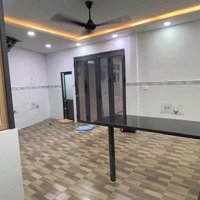 Nguyễn Trọng Tuyển - Gần Sân Bay 1 Trệt 1 Lầudiện Tích(5.5X7.5M) Liên Hệ: 0906389979