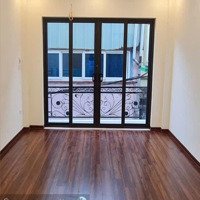 Nhà Đẹp Ở Ngay Phố Đại Mỗ - Nam Từ Liêm. 1 Nhà Ra Ô Tô Tránh. 30M2 5 Tầng, Cạnh Vinhomes. Ở Sướng.