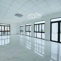 Sân Thượng Tòa Vp 500M2 Giá Bán 80 Triệu - Có Phòng Lạnh 150M2 Làm Bar, Club, Cafe Tại Thảo Điền