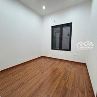 Duy Nhất 1 Căn Nhà Phố Chùa Láng.s 45M2. 4 Tầng.mặt Tiềnô Tô Đỗ Gần Cửa.lh: Hoàng Hải: 0912421259