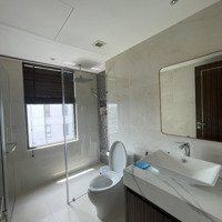 Cần Cho Thuê Căn Hộ 3 Phòng Ngủ- 2 Vệ Sinhsaigon Royal Quận 4 Giá Tốt Nhất. Liên Hệ: 0909024895