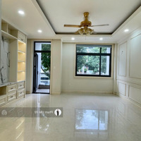 Văn Phòng Vạn Phúc City 30M2, Kệ Tủ, Thang Máy, Máy Lạnh, Ban Công Đường Lớn Giá Tốt 7,5 Triệu/Tháng.