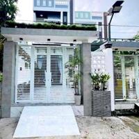 Nhà đẹp hẻm 5m Lê Quang Định, Bình Thạnh, 65m2,giá 3tỷ8, sổ hồng riêng, hẻm thông, khu an ninh cao