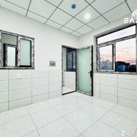 Phòng Cửa Sổ Lớn Mới Xây Giá Tốt - Sẵn Máy Lạnh Inveter - Ngay Nguyễn Thái Sơn - Đh Văn Lang