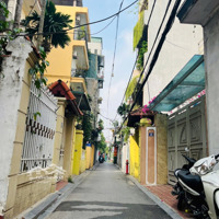 Trung Tâm Long Biên - Phân Lô - Gara Ô Tô -Ô Tô 7 Chỗ Qua Nhà - Sát Phố - View Hồ-Thông Số Hoa Hậu.