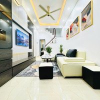 Bán Nhà Ngõ 211 Khương Trung, 36M2, 5 Tầng, 3 Phòng Ngủ, Ô Tô Đỗ 5M, Nhà Rất Đẹp, Giá Bán 5,5 Tỷ.