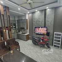 Bán Nhà Phố Trương Định 40M2 Hơn 6 Tỷ, Lô Góc Thoáng Sáng, Ngõ Ba Gác Phi Ầm Ầm