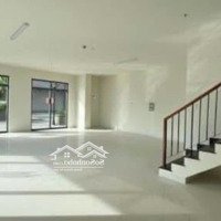 Cần Bán Shophouse Tại Green River Tổngdiện Tích181M2 (1 Trệt Và 1 Lầu) Có 3Pn- 3 Vệ Sinhgiá Bán 10 Tỷ, Có Sổ Hồng