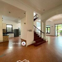 Cho Thuê Căn Villa Compound Thảo Điền 3 Tầng 4 Phòng Ngủ 500M2 Full Nội Thất