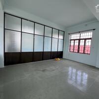 Cho thuê toà nhà 3 tầng đường Trần Quý Cáp, Đức Long, Phan Thiết. Giá 25tr/ tháng