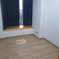 Bán Căn Hộ M8 Midtown 2 Phòng Ngủview Biệt Thự Có Ô Xe Chỉ 7,6 Tỷ . Lh Ngọc Lan 0906743166