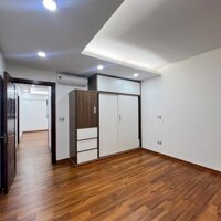 Chính chủ gửi bán căn hộ 120m2 3pn tòa 139 Cầu Giấy, Nội thất mới, Giá 8.x tỷ