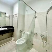 Căn hộ 40m2 cửa sổ lớn, máy giặt riêng, thang máy, bếp xa giường gần Vòng Xoay Hàng Xanh