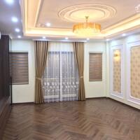 Hời quá! Bán nhà Cổ Linh - Ô tô tránhl - 80m2*5T*5m - Thang máy - 1km tới Aeon Mal