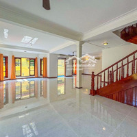Cho Thuê Biệt Thự Bể Bơi Trong Ngõ Ôtô Vào Sân, 350M2, 5 Phòng Ngủ 5 Vệ Sinh Q. Tây Hồ, Hn Giá Cực Chất