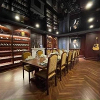 Cầu Giấy - Bán Khách Sạn 5* 10 Tầng - Diện Tích: 550M2 - Giá Bán 260 Tỷ