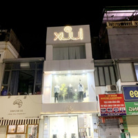 Ô Tô Đỗ Cửa! Cần Bán Nhà Tại Phố Quốc Tử Giám. Giá Chỉ 235 Triệu / M2 Liên Hệ: 0975997166