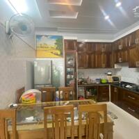 ĐẸP HIẾM CÓ Tại Thư Trung Ngô Gia Tự 42mx 3 tầng Ô tô đỗ cửa có gara Chỉ 2 tỷ 950