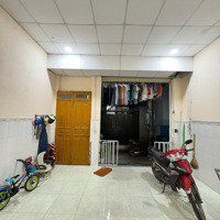 Bán Nhà Sổ Hồng Riêng. Gầntrung Tâm Thương Mạivincom Tp. Dĩ An. Diện Tích: 70.4M2. Bao Gồm 2 Pn. Giá: 2.5 Tỷ Tl