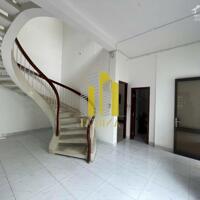 Cho Thuê Biệt Thự Hồ Bơi Sân Vườn Rộng Khuôn Viên 710m2 Tại Thảo Điền