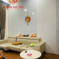 Bán nhà đẹp 1T 1L mặt tiền phường Tân Mai, 6x30m. Đường 2 xe hơi. Giá 13 tỷ thương lượng.