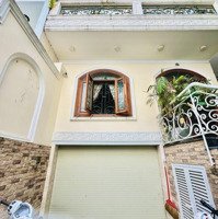 Phú Nhuận - Biệt Thự Giữa Lòng Trung Tâm Thành Phố - Gara Ô Tô - Thang Máy Xịn - 5 Tầng