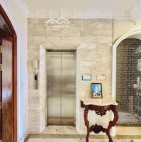 Phú Nhuận - Biệt Thự Giữa Lòng Trung Tâm Thành Phố - Gara Ô Tô - Thang Máy Xịn - 5 Tầng