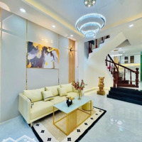 Lên Sóng Nhà Đẹp Ngay Đường Bùi Vân Ba,
Quận 7. Giá: 3.580 Tỷ. Diện Tích: 5M X 16M. Sổ Hồng Vuông Vức