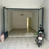 Nhà Phố - Mặt Tiền Quốc Hương -Diện Tích4X17M - 1 Trệt 3 Lầu 5 Pn 6 Wc - Vỉa Hè Rộng Đón Khách Thoải Mái