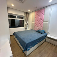 Bán Gấp Căn 2 Phòng Ngủ Nhà Mới, Tầng Trung View Trực Diện Sông Hồng, Giá 4, X Tỷ Tại Hòa Bình Green City
