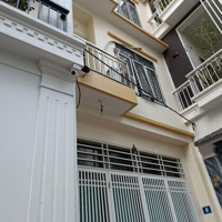 Bán Nhà 3 Tầng Vẫn Còn Mới,Trung Tâm Xã Đông Dư, Đường Ôtô Vào Tận Đất. Diện Tích: 40M Giá Bán 3,950 Tỷ.