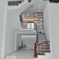 Nhà 4,Tầng. Cách Tái Định Cư Quỳnh Đô 40M.