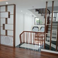 Nhà 4,Tầng. Cách Tái Định Cư Quỳnh Đô 40M.