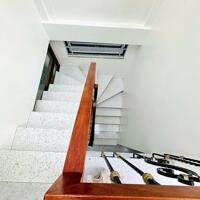BÁN NHÀ LƯƠNG ĐỊNH CỦA – ĐỐNG ĐA GẦN HỒ PHƯƠNG MAI, Ô TÔ ĐỖ CỬA, 5 TẦNG NHÀ ĐẸP.