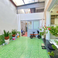 Nhà Dư Hàng, Cột Đèn, Phường Dư Hàng, Lê Chân, Hải Phòng
