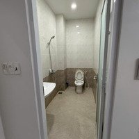 Phòng 25M2 Có Máy Lạnh, Ban Công, Wc Riêng Trong Phòng, Mặt Tiền Đường Xe Ô Tô, Kdc Hiện Đại