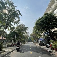 Cho Thuê Nhà Nguyên Căn Khu Tdc Himlam Quân 7 Có Nội Thất Kế Khuôn Viên Giá: 28 Triệu Liên Hệ:0931353298