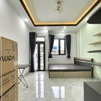 Căn Hộ Full Nội Thất Có Ban Công Giá Rẻ Quận 1O, Gần Công Viên Lê Thị Riêng, Vòng Xoay Dân Chủ.