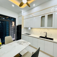 Nhà Nguyên Hồng - Ba Đình, 46 M2 Vào Ở Ngay, Đi Bộ 1 Phút Ra Hồ Ngọc Khánh