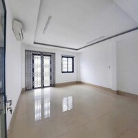 Cho thuê nhà mặt tiền đường nguyễn văn cừ ngang 5m nhà mới xây 100%