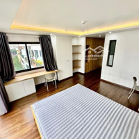 Cho Thuê Căn Hộ Dịch Vụ 2 Ngủ 1 Khách View Hồ Mặt Phố Phạm Huy Thông, Ba Đình, Hà Nội