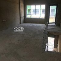 Bán Gấp Nhà 1 Trệt 1 Lầu Tại Bến Cát, Cạnh Trường Đại Học Việt Đức Chỉ 1,55 Tỷ Sẵn Sổ